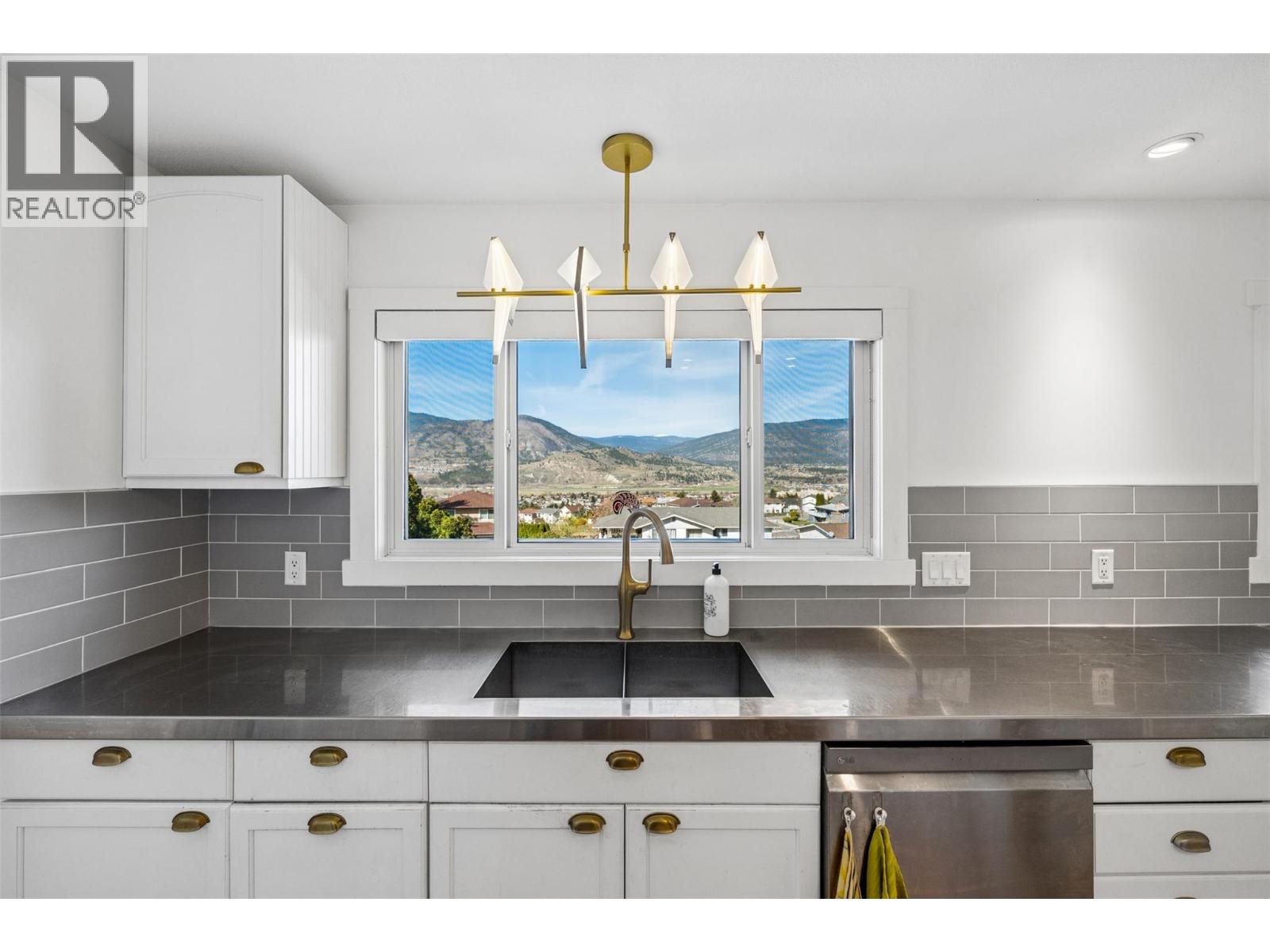 162 DARTMOUTH Place, Penticton