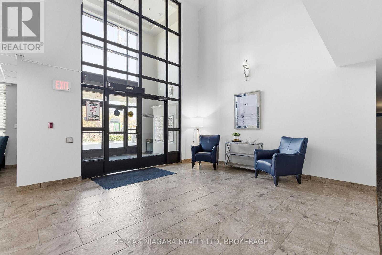 #209 379 SCOTT STREET - 2