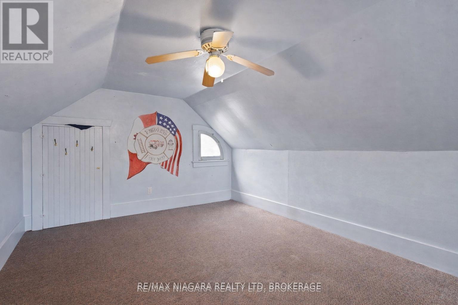 Upper Loft - perfect kids room or play area