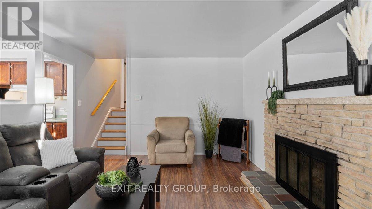 84 CHATTERTON VALLEY CRESCENT — photo 13
