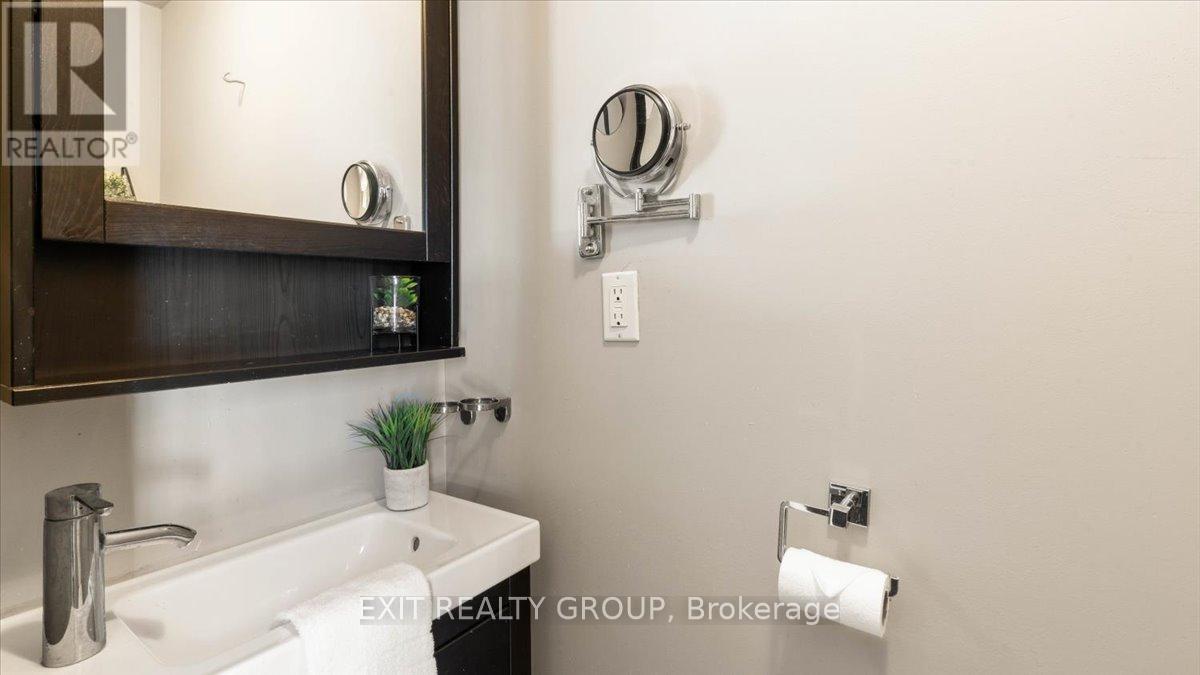 84 CHATTERTON VALLEY CRESCENT — photo 18