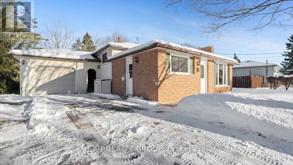 84 CHATTERTON VALLEY CRESCENT — photo 2