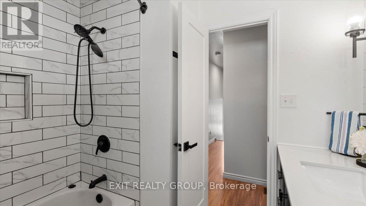 84 CHATTERTON VALLEY CRESCENT — photo 22