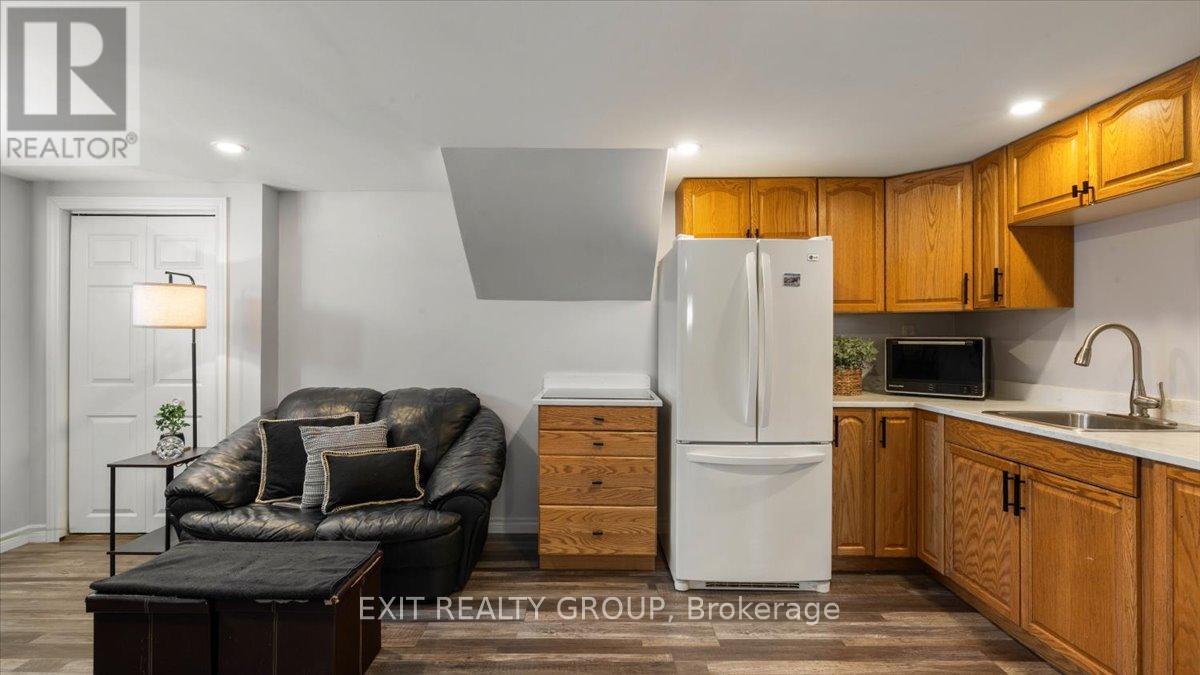 84 CHATTERTON VALLEY CRESCENT — photo 25