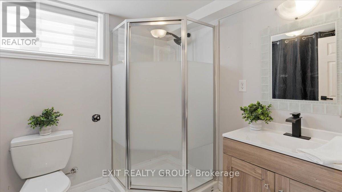 84 CHATTERTON VALLEY CRESCENT — photo 26
