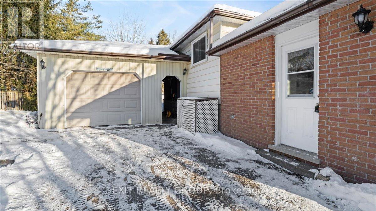 84 CHATTERTON VALLEY CRESCENT — photo 31