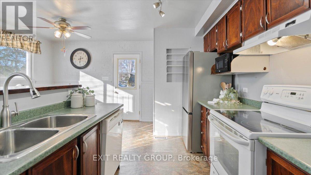 84 CHATTERTON VALLEY CRESCENT — photo 4