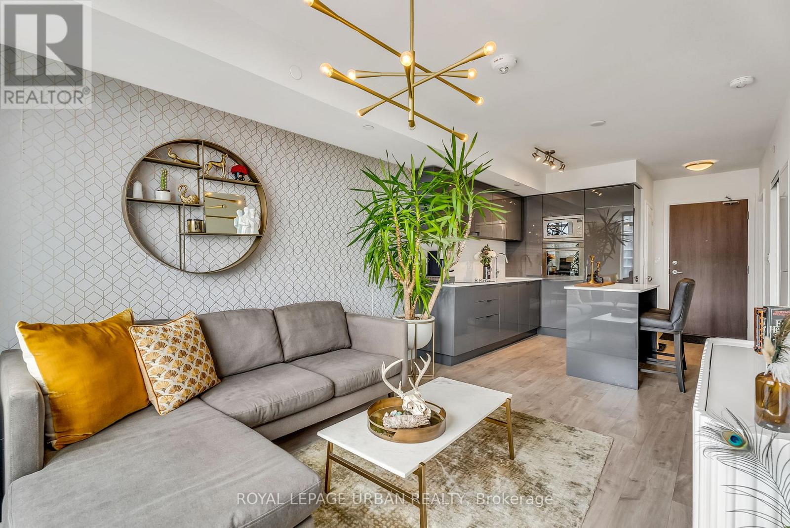 #611 27 BATHURST STREET - 12