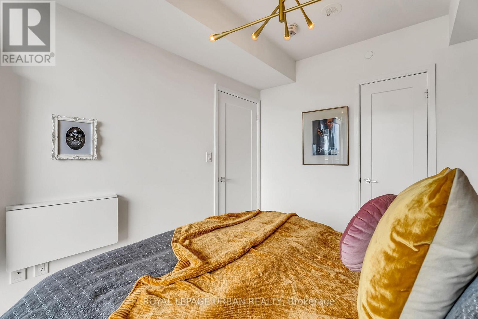 #611 27 BATHURST STREET - 19