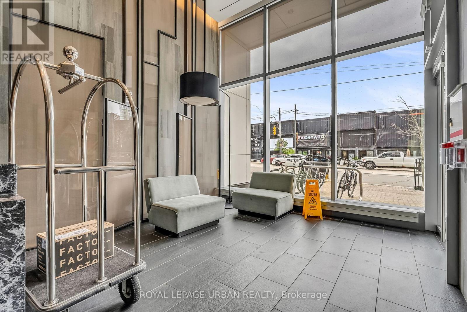 #611 27 BATHURST STREET - 3