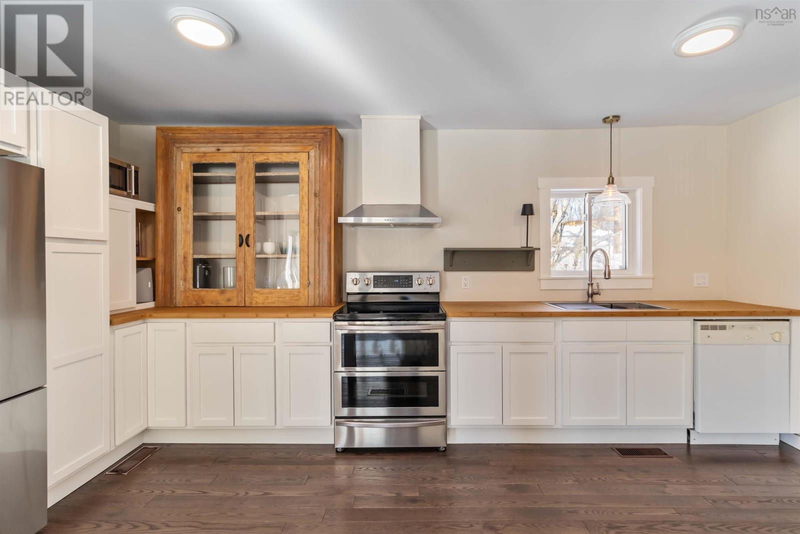 Property 8 of 22 of 7484 Highway 3