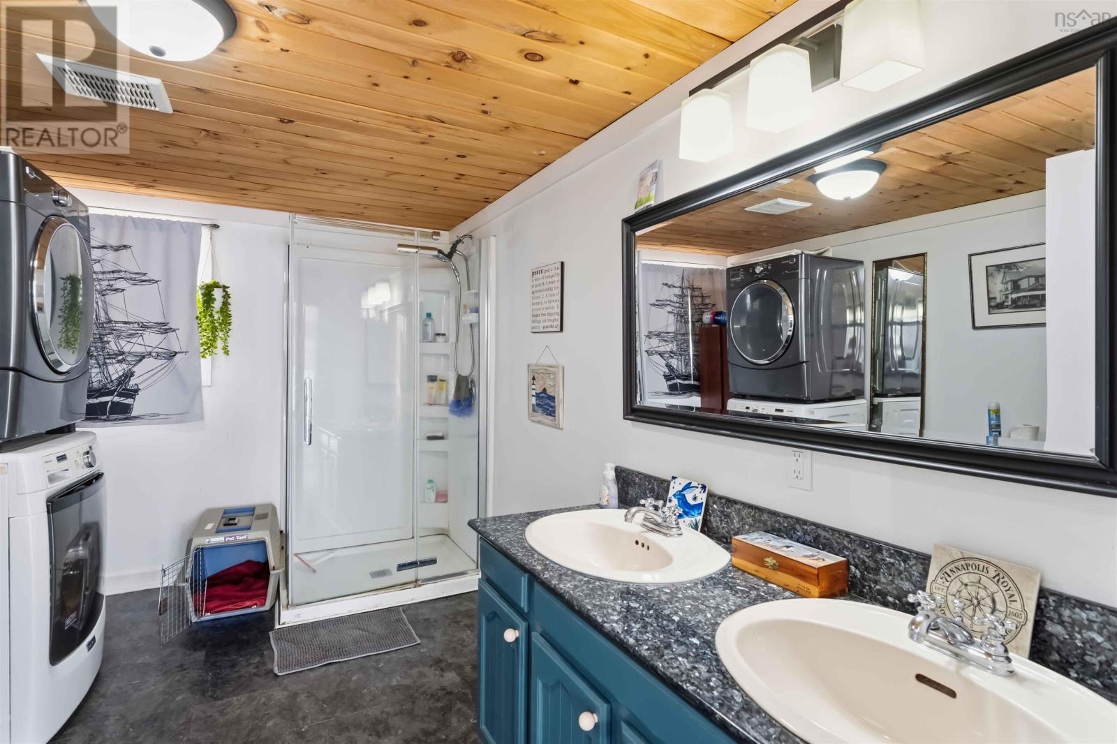 Property 21 of 43 of 3 Massachusetts Road