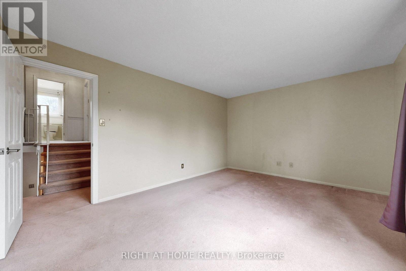 22 BLUERIDGE SQUARE - 24