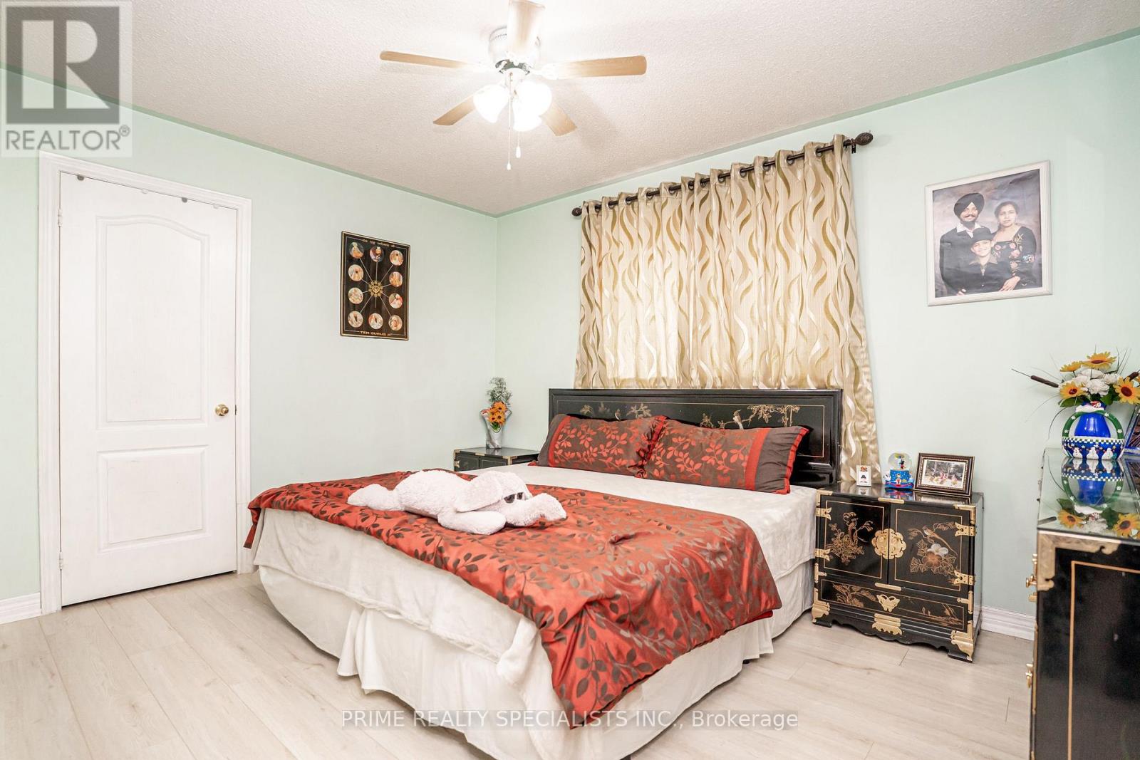 52 DEERGLEN DRIVE - 24