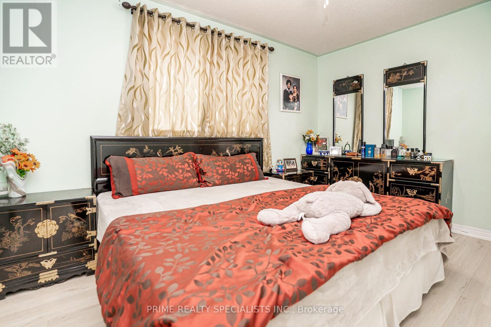 52 DEERGLEN DRIVE - 25