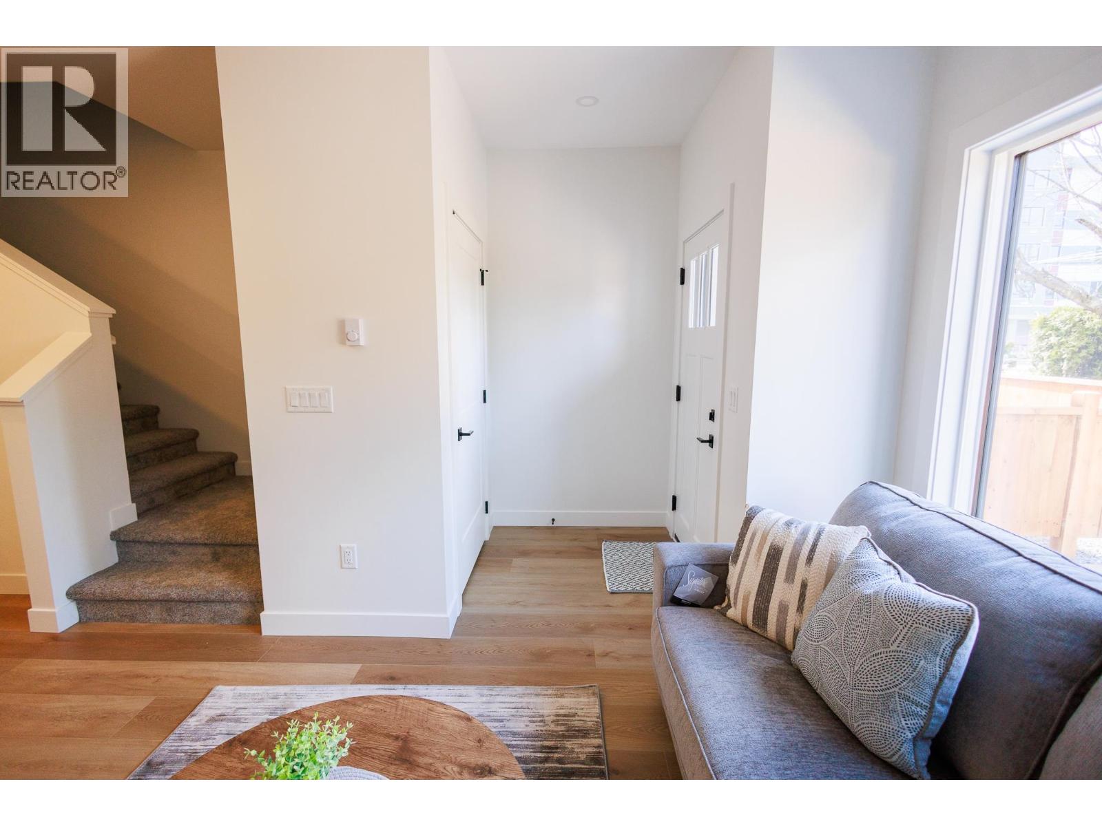 #3 3302 EBY STREET - 10