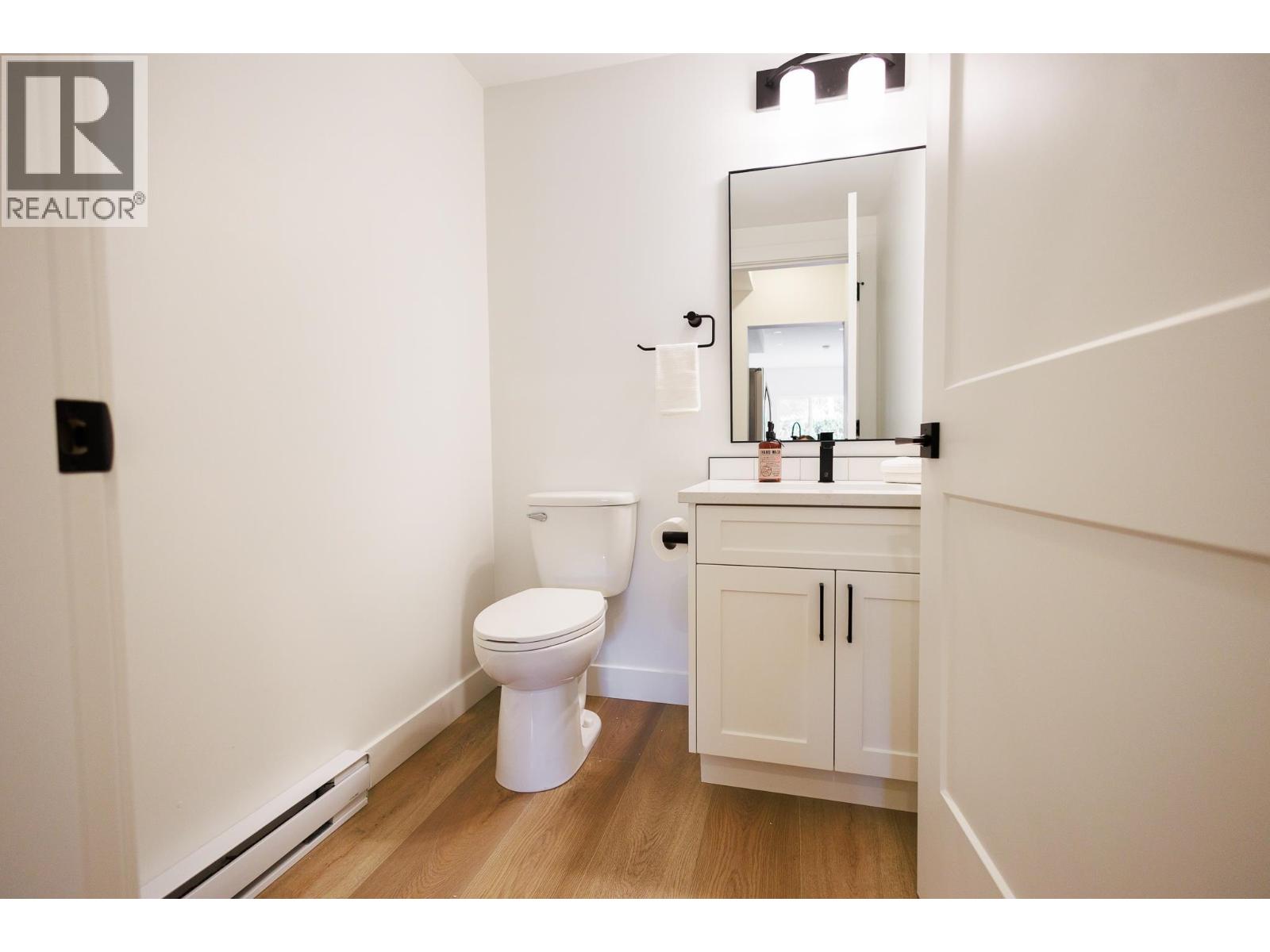 #3 3302 EBY STREET - 11