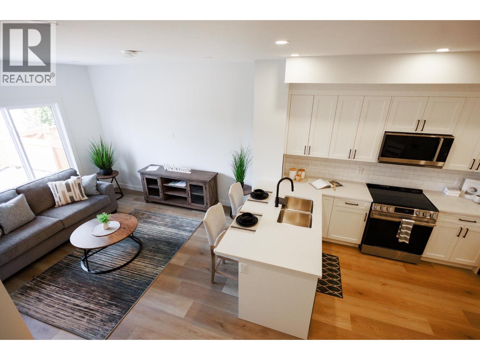 #3 3302 EBY STREET - 13