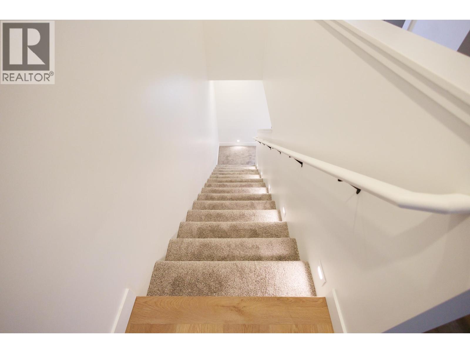 #3 3302 EBY STREET - 14