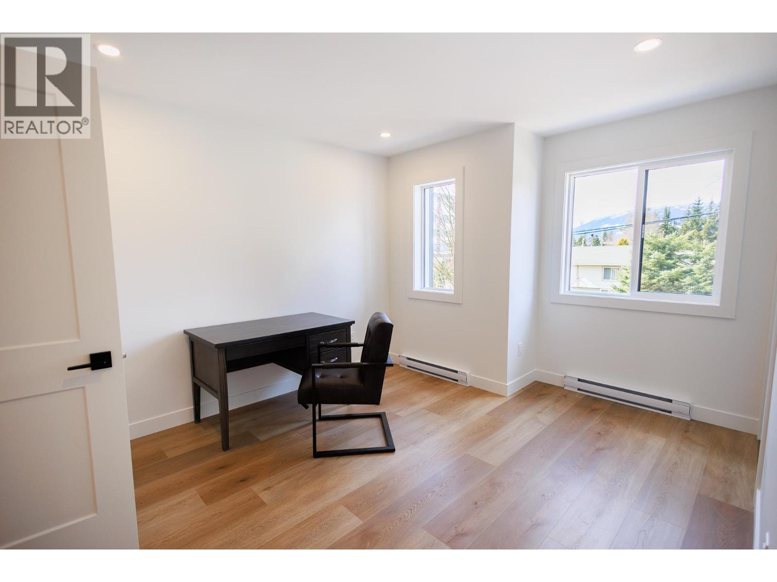 #3 3302 EBY STREET - 19