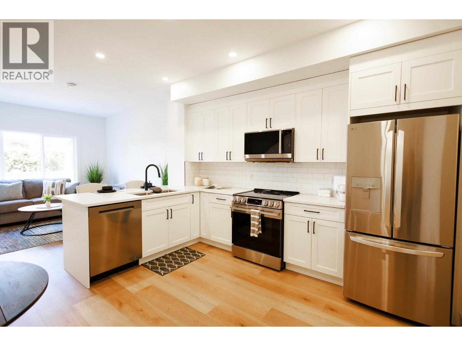 #3 3302 EBY STREET - 2