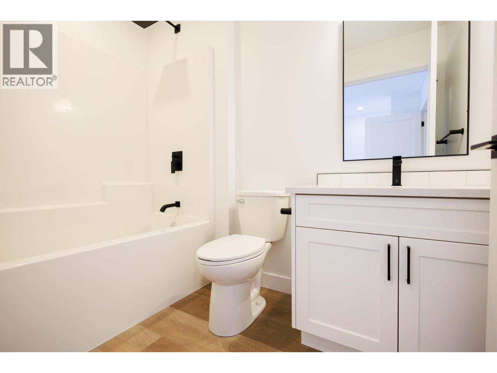 #3 3302 EBY STREET - 20