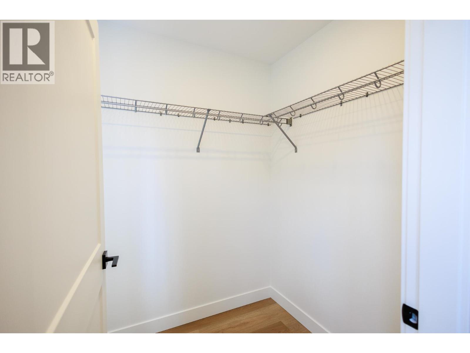 #3 3302 EBY STREET - 21