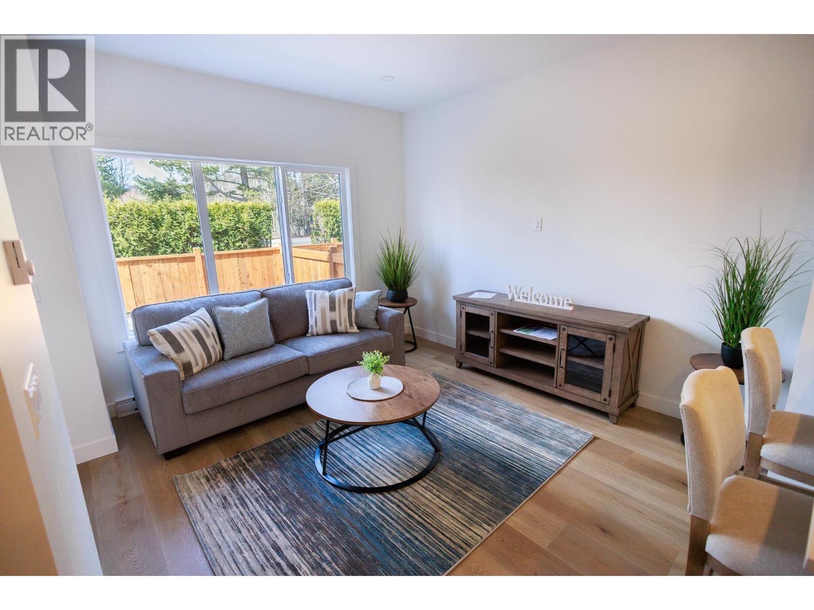 #3 3302 EBY STREET - 7