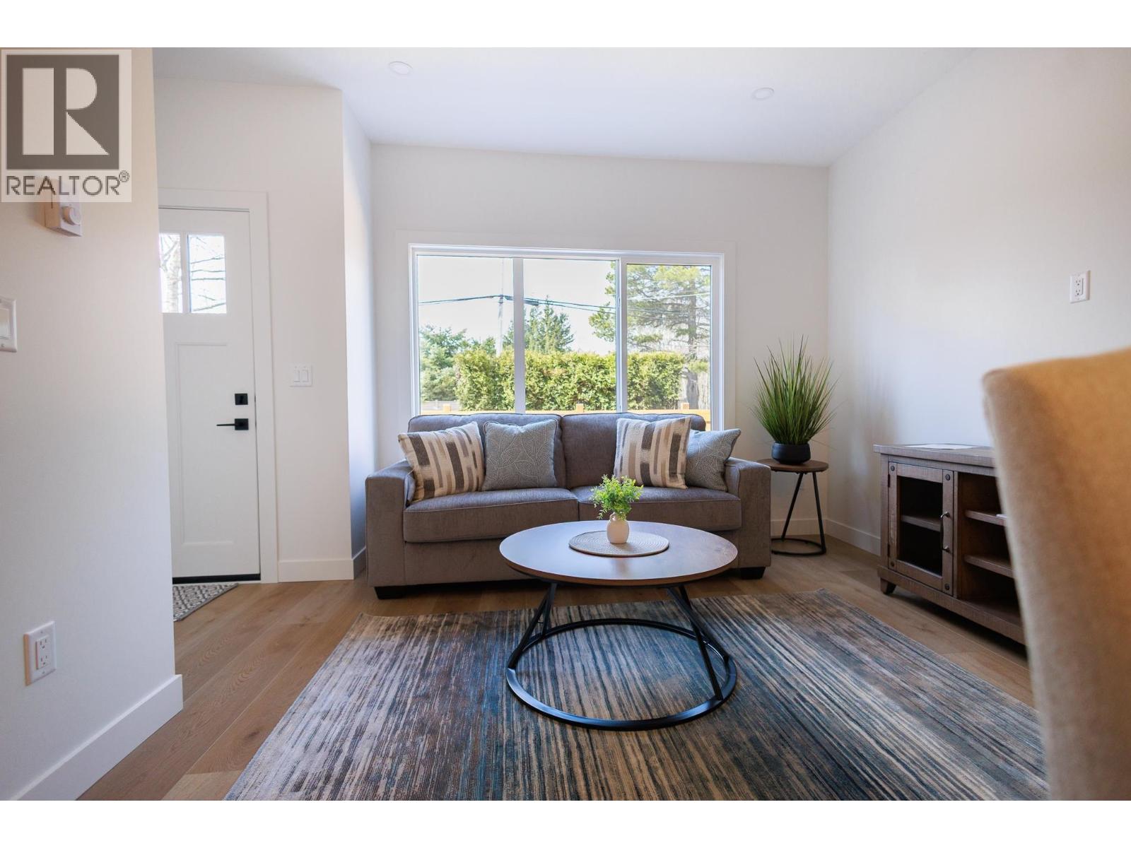 #3 3302 EBY STREET - 8