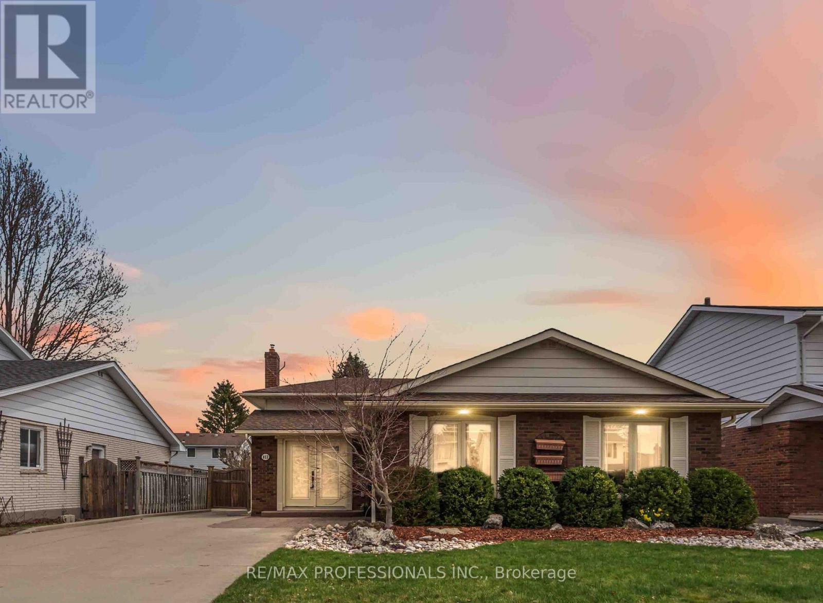 812 DANBURY CRESCENT