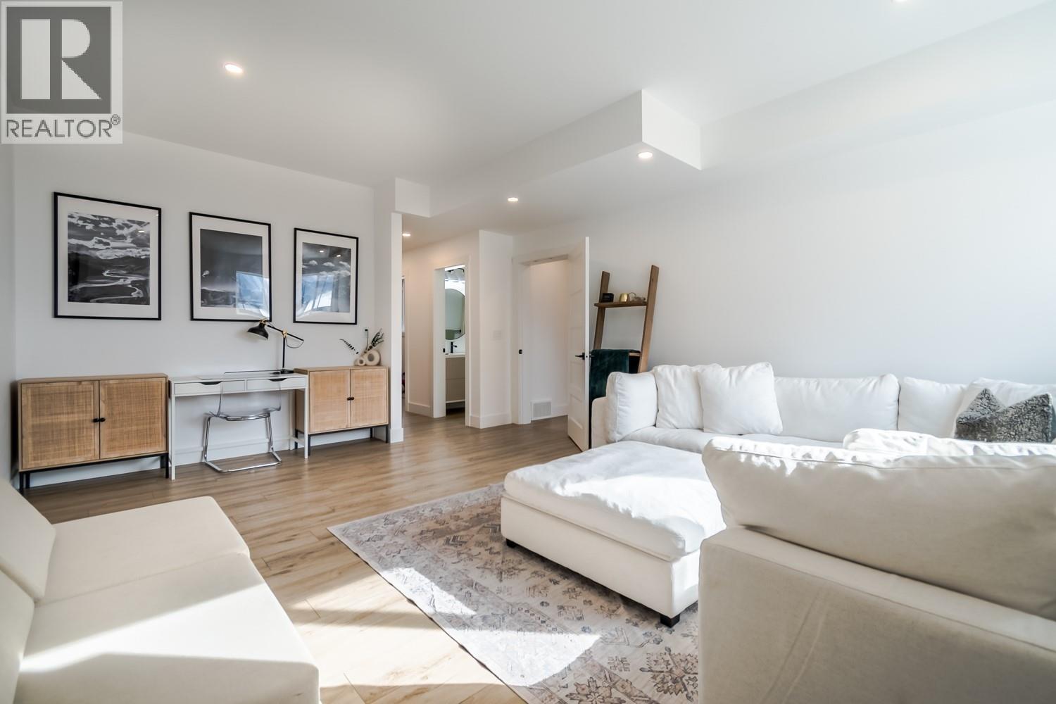 293 PARK Drive - 23