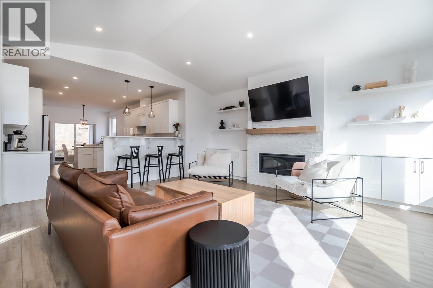 293 PARK Drive - 29