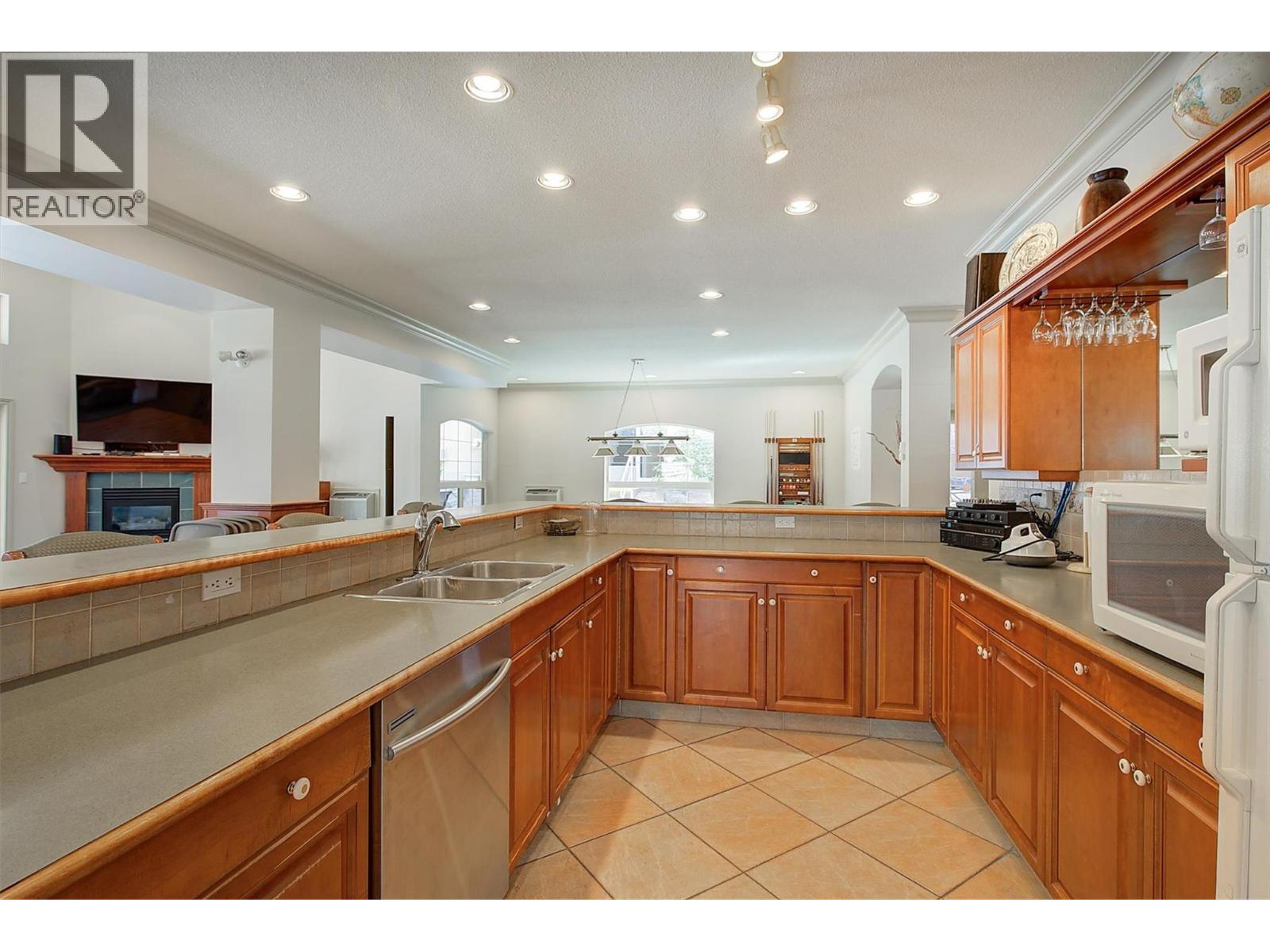 215 3890 Brown Road, West Kelowna