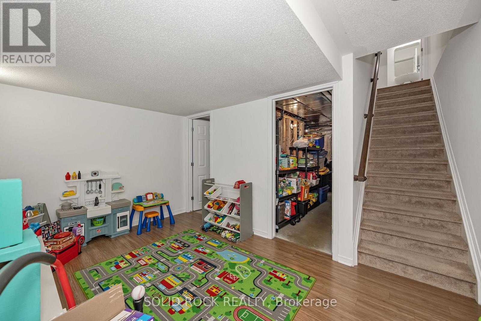 40 GORDON FERGUSON PLACE — photo 23