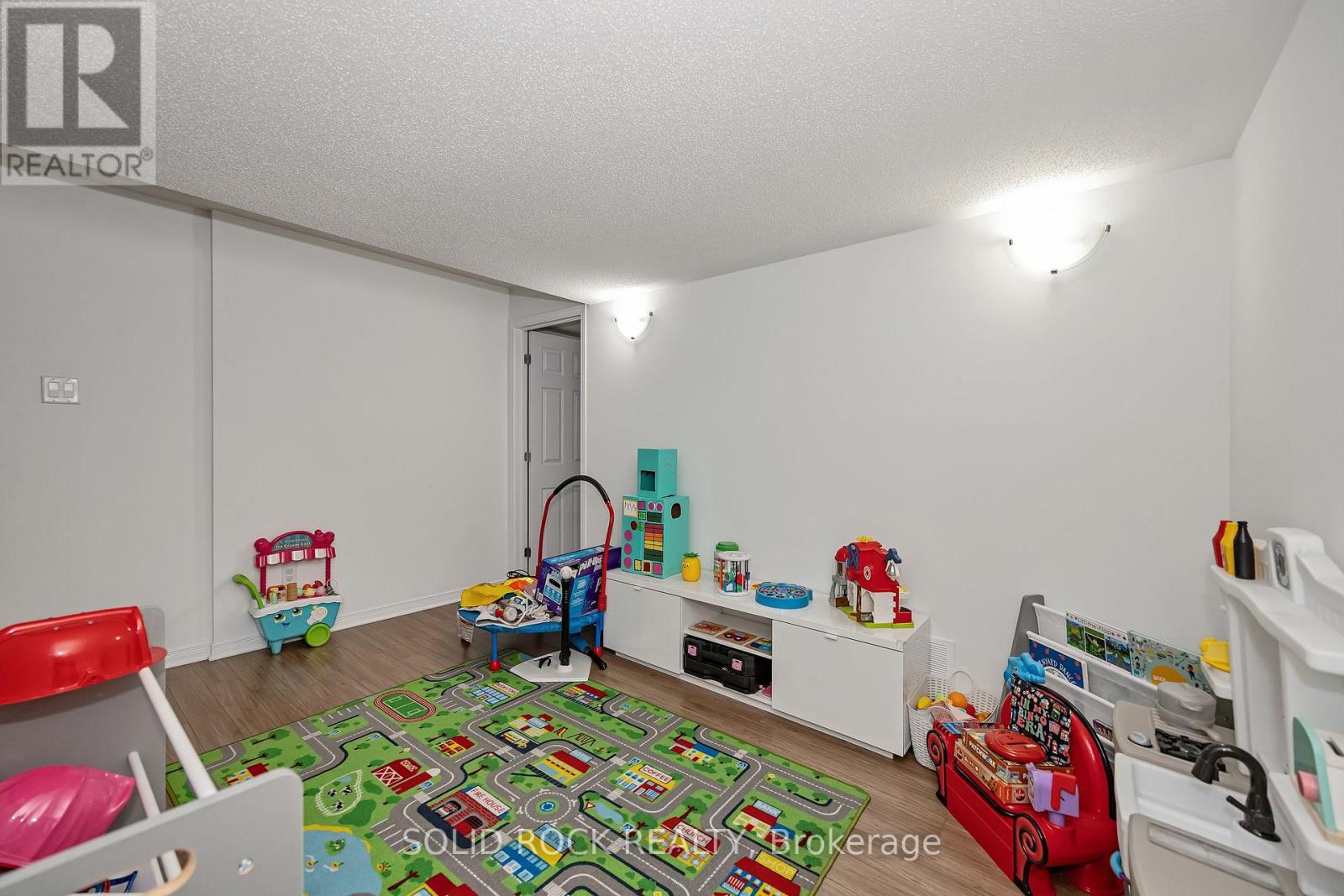 40 GORDON FERGUSON PLACE — photo 24