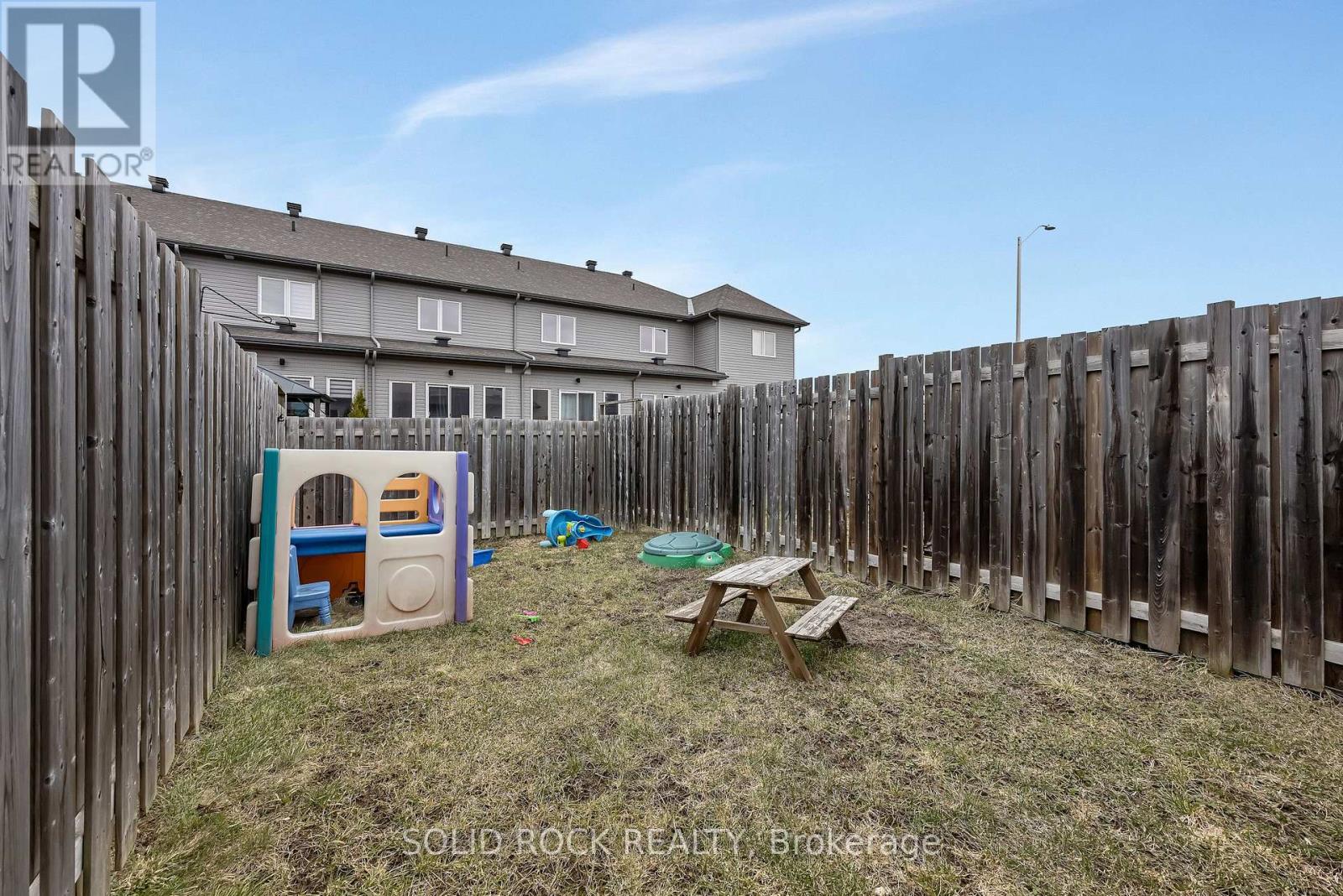 40 GORDON FERGUSON PLACE — photo 30