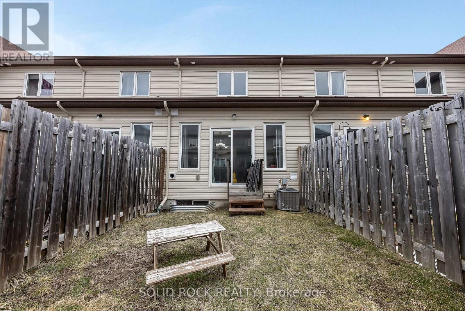 40 GORDON FERGUSON PLACE — photo 32