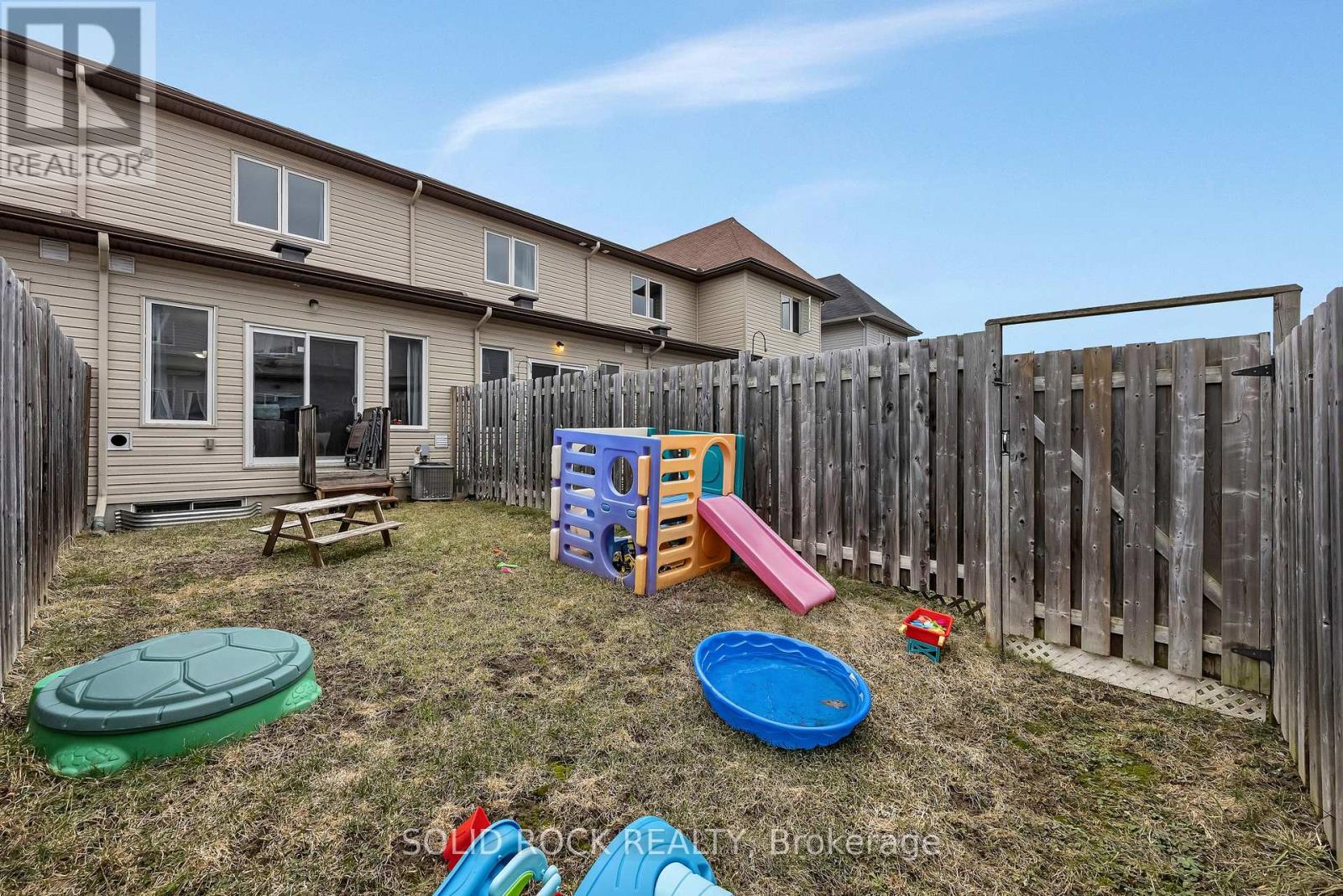 40 GORDON FERGUSON PLACE — photo 33