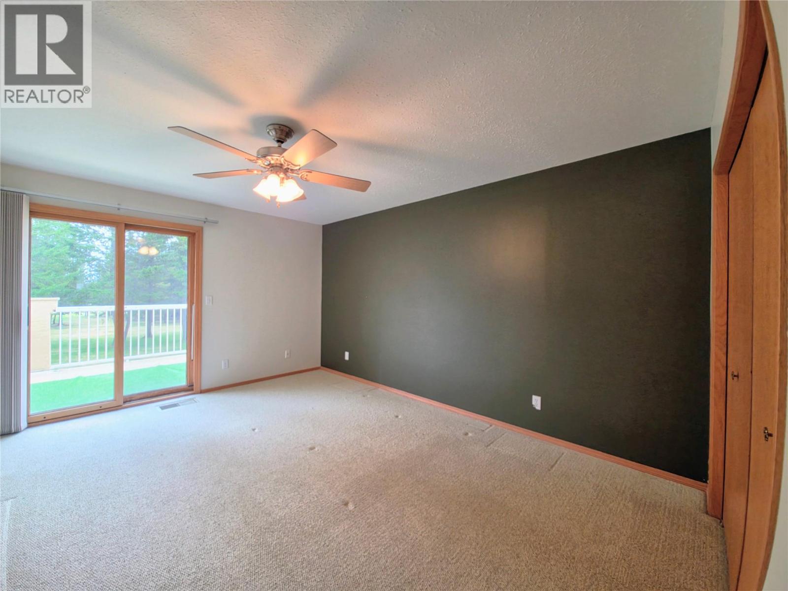 #8 7595 PIONEER AVENUE - 22