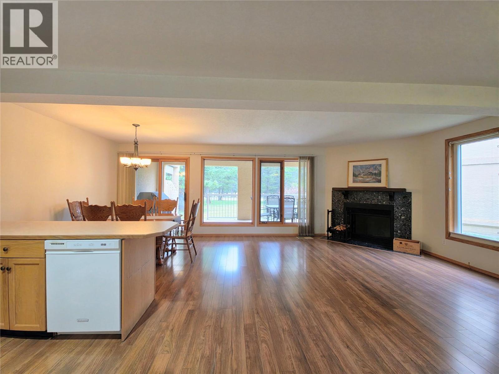 #8 7595 PIONEER AVENUE - Image 3