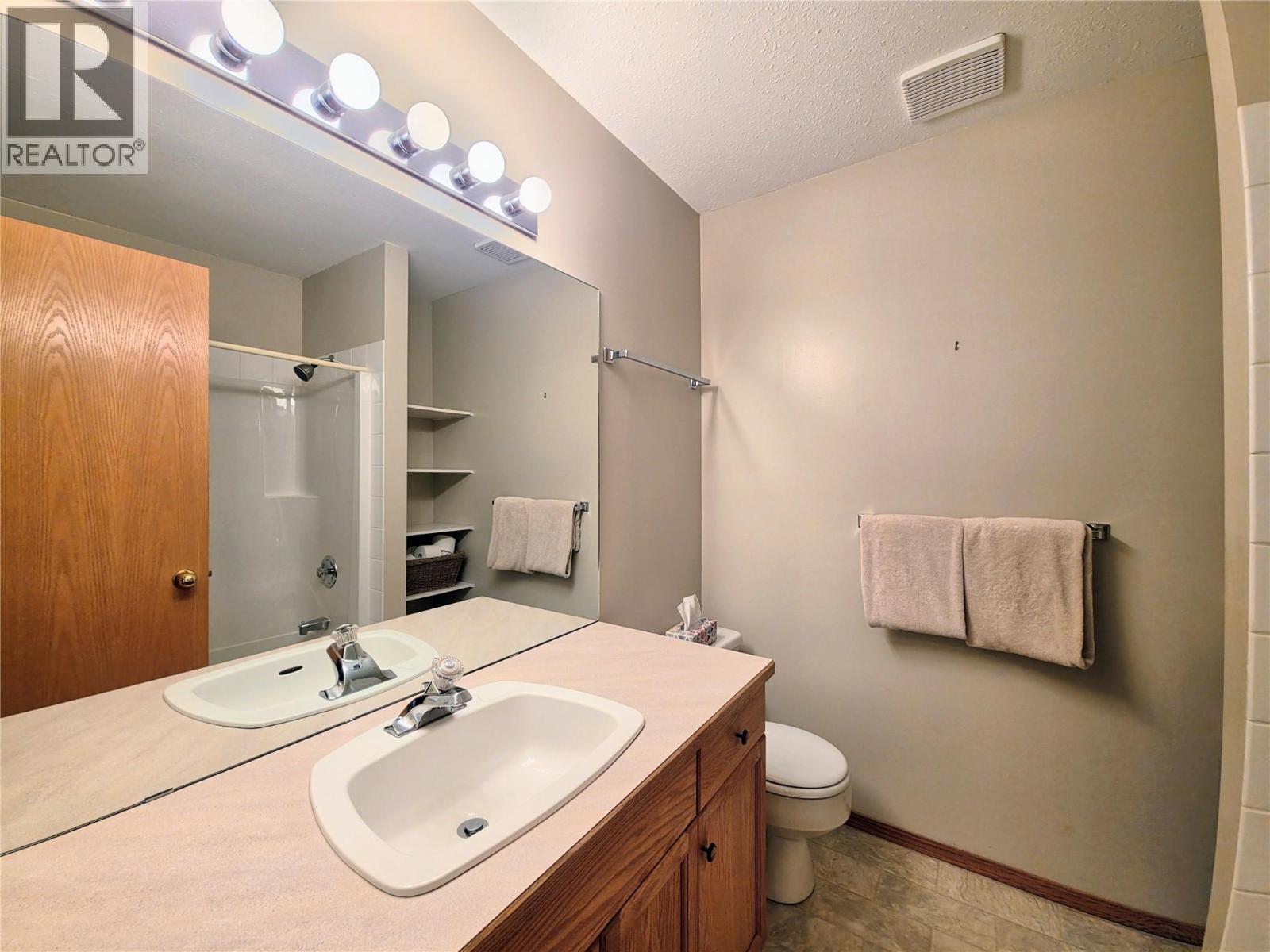 #8 7595 PIONEER AVENUE - 31