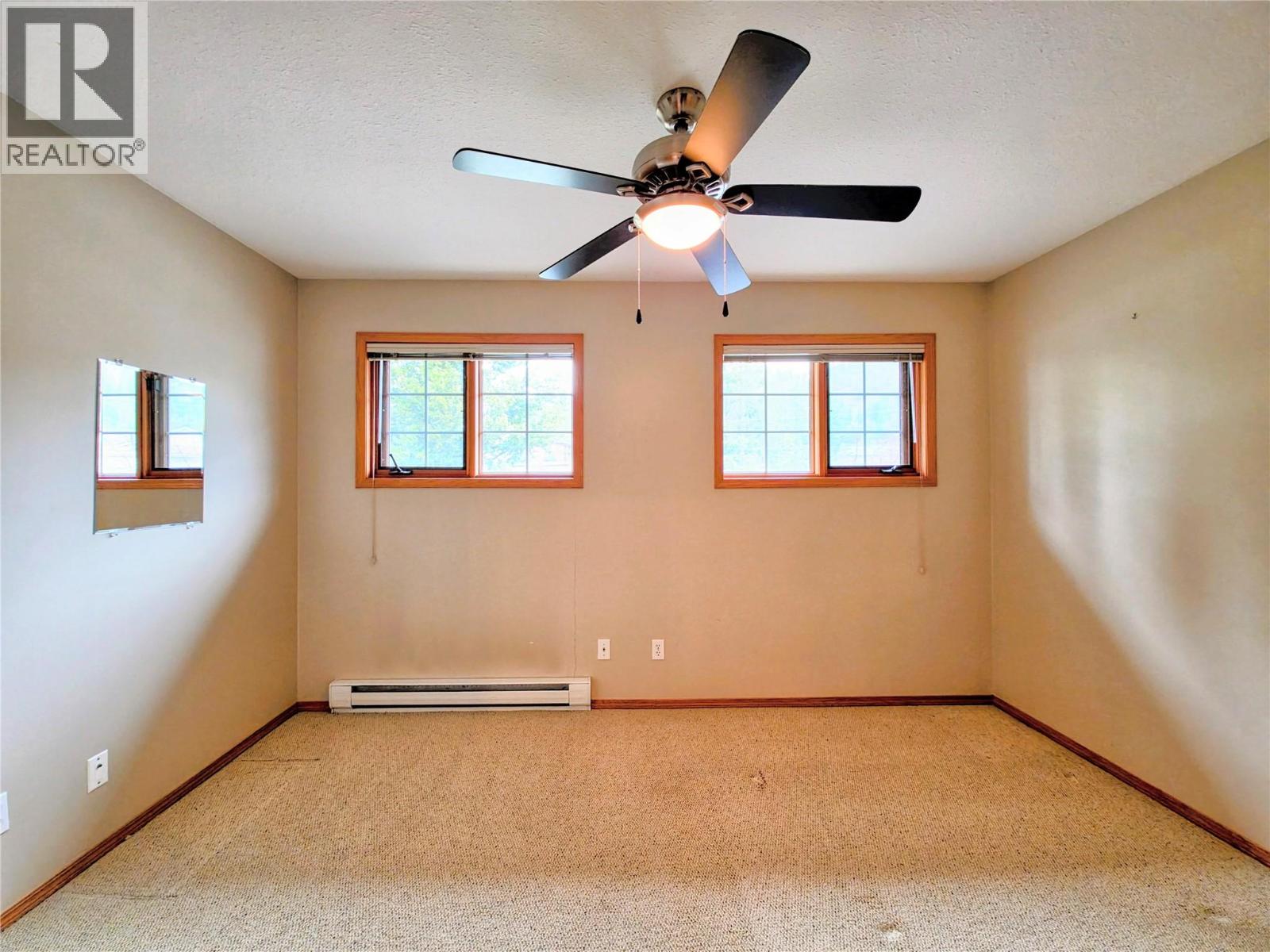 #8 7595 PIONEER AVENUE - 32