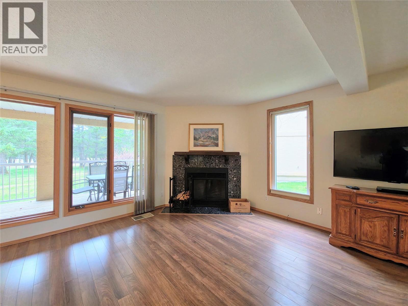 #8 7595 PIONEER AVENUE - 5