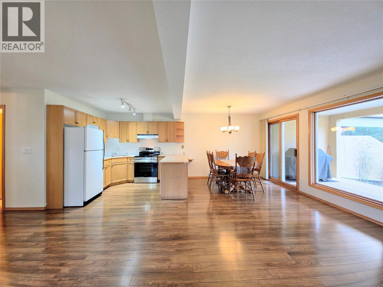 #8 7595 PIONEER AVENUE - 6