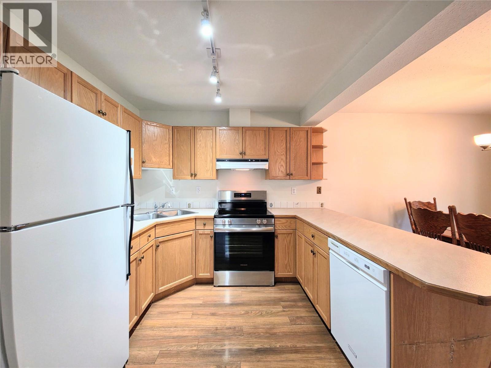 #8 7595 PIONEER AVENUE - 7