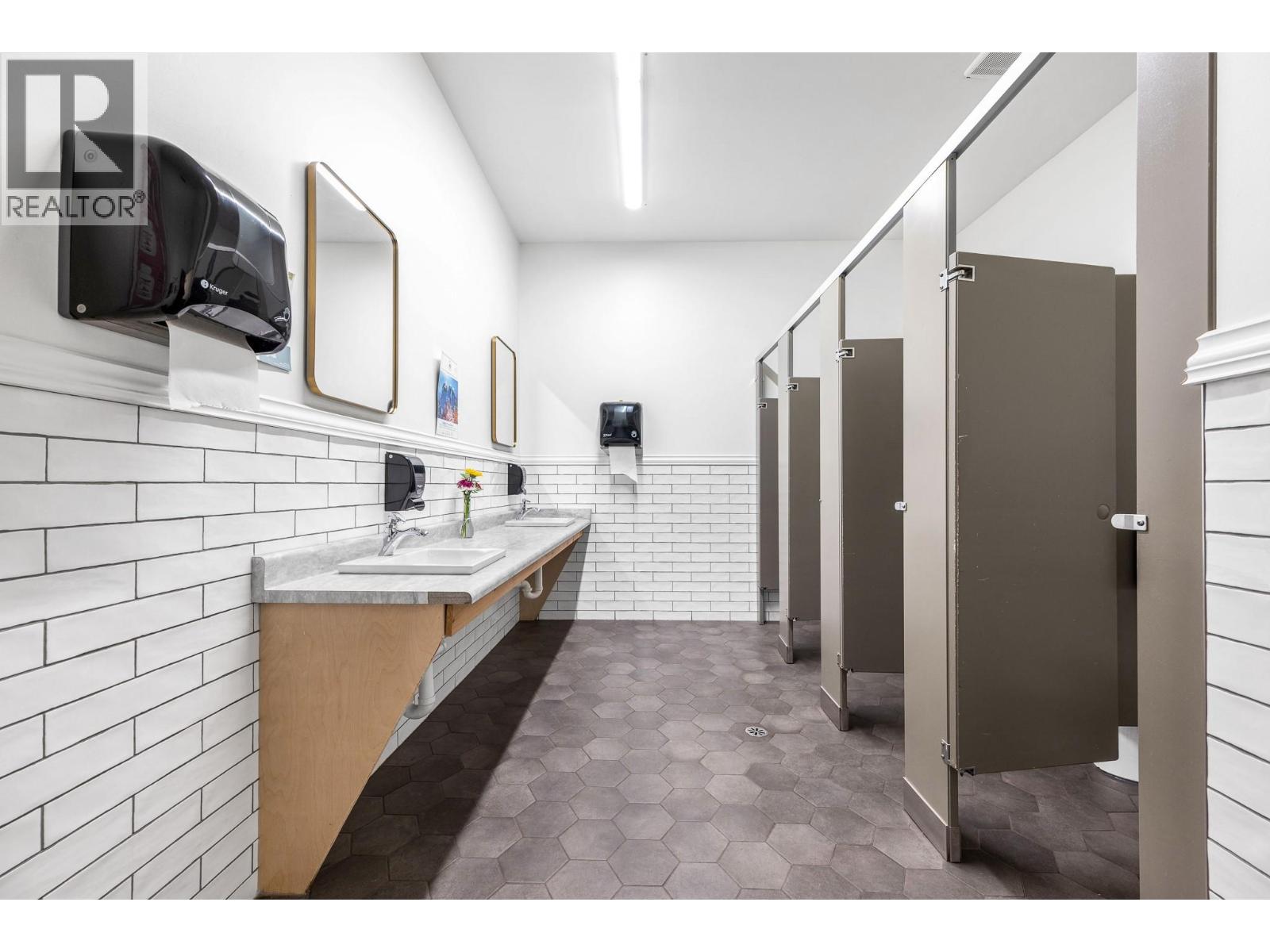  7920/7912 Highland Road, Vernon