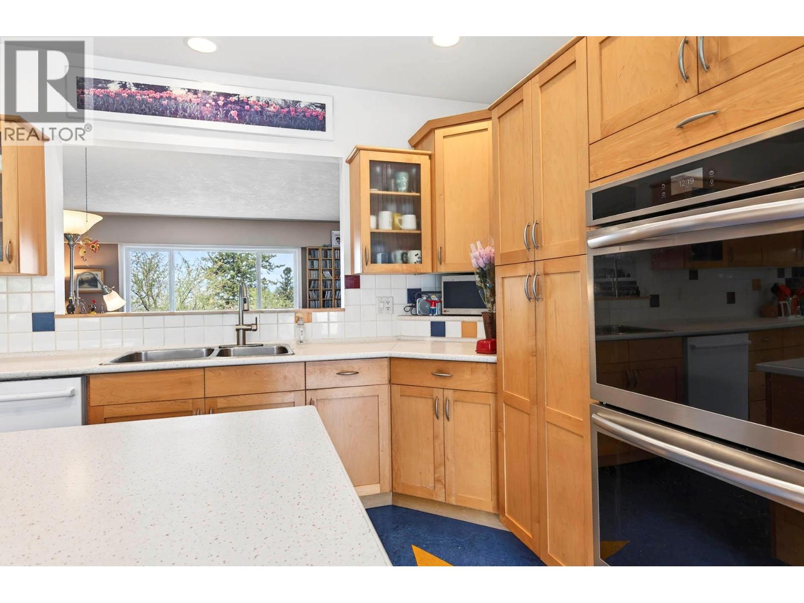 640 FRASER STREET - 19