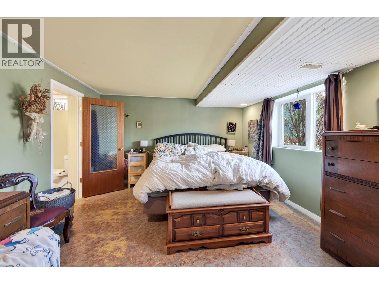 640 FRASER STREET - 35