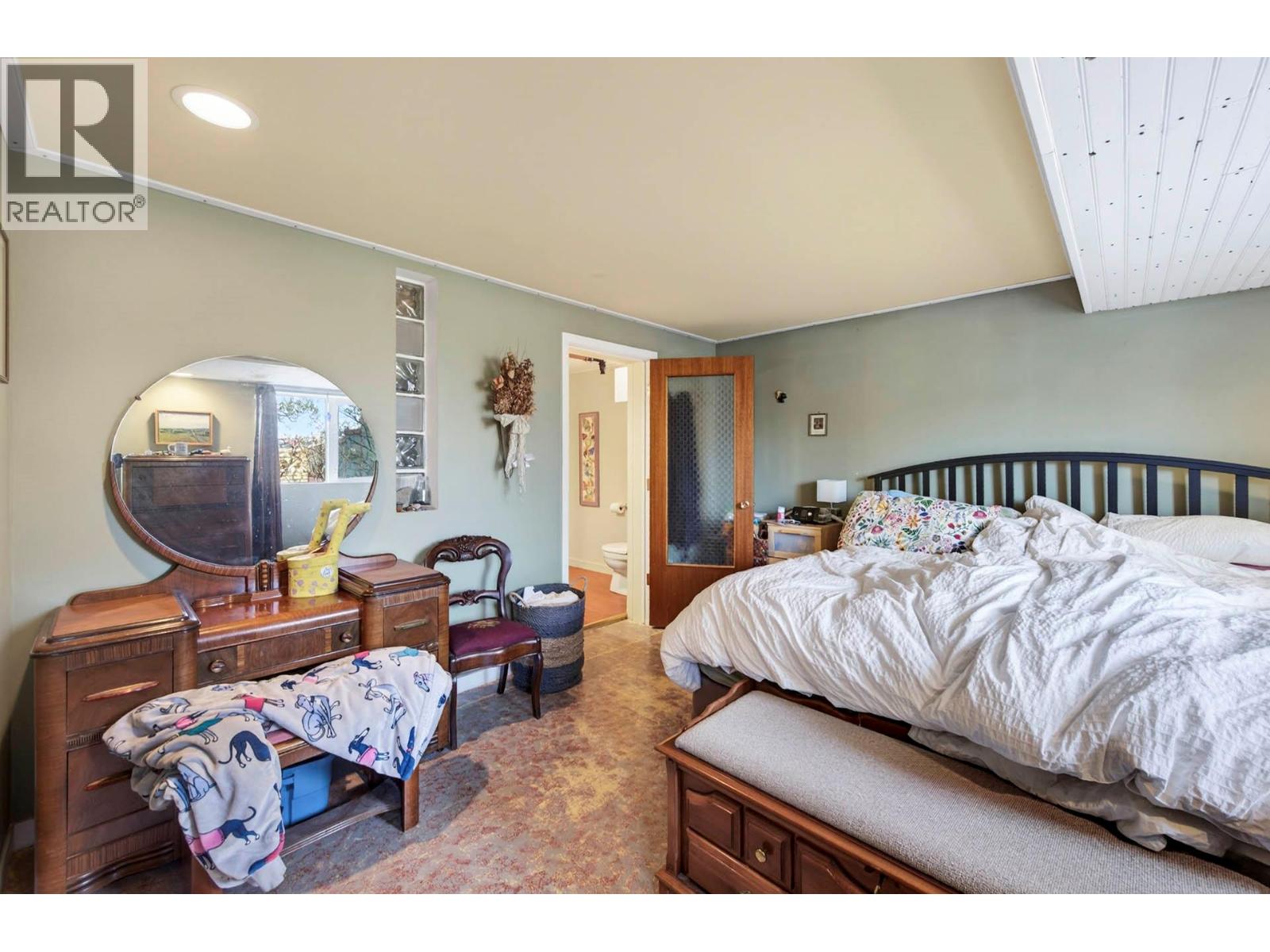 640 FRASER STREET - 37