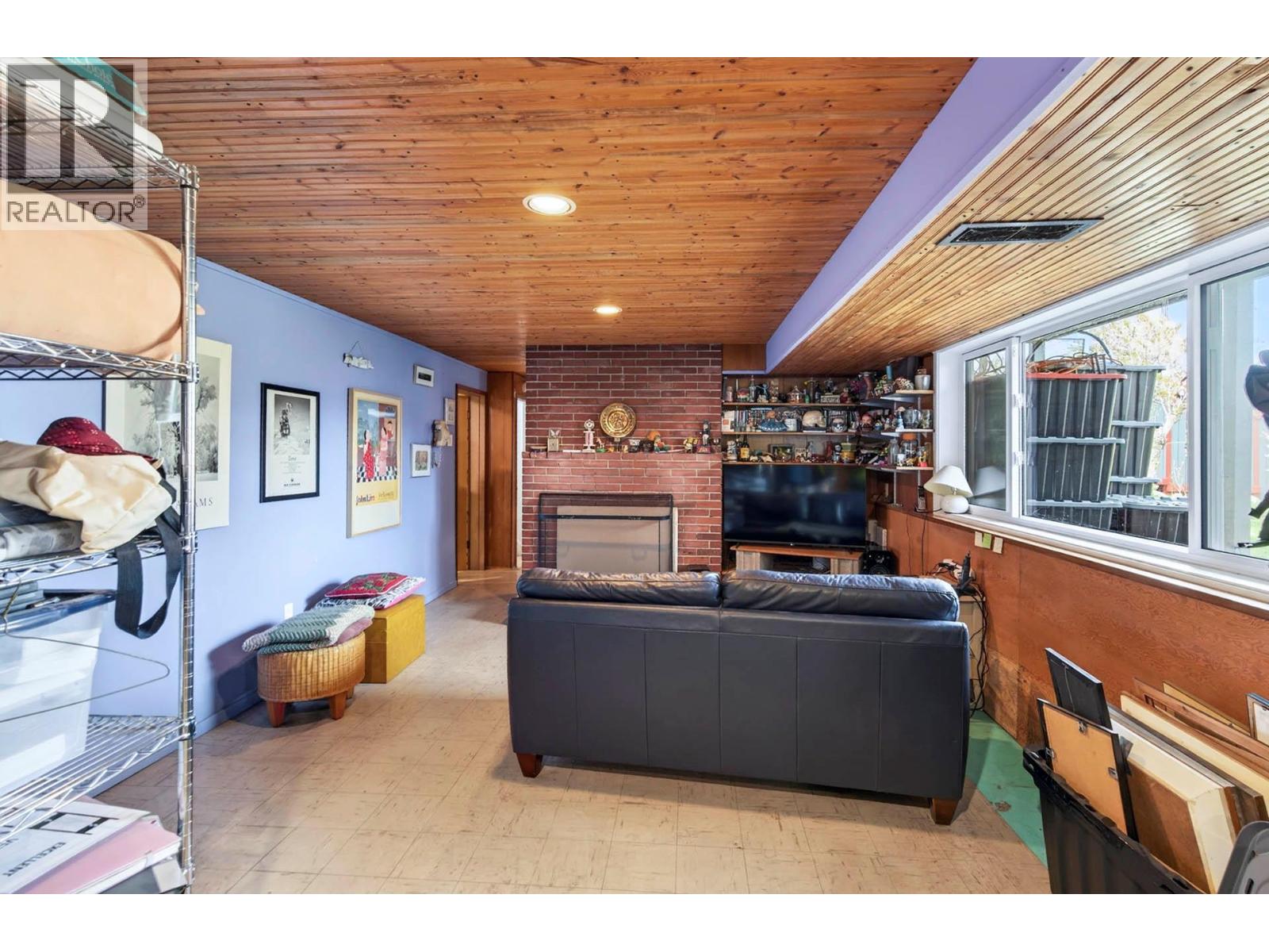 640 FRASER STREET - 32